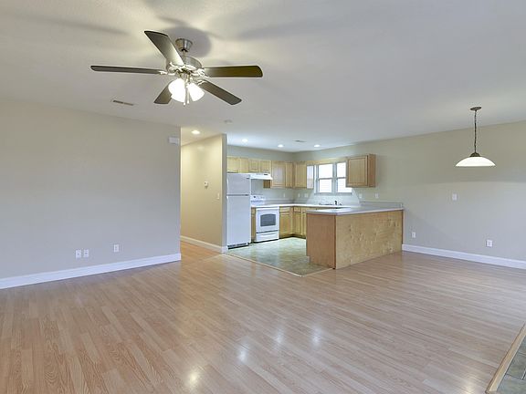2nd image of 1006 Parkway Dr #1010