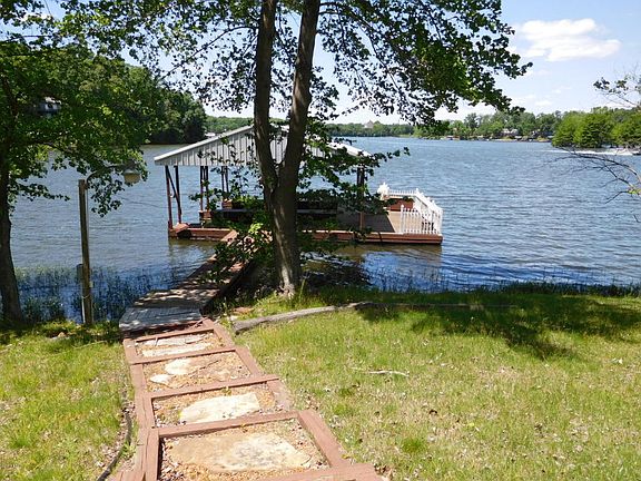 2nd image of 1045 Lake Shore Dr N