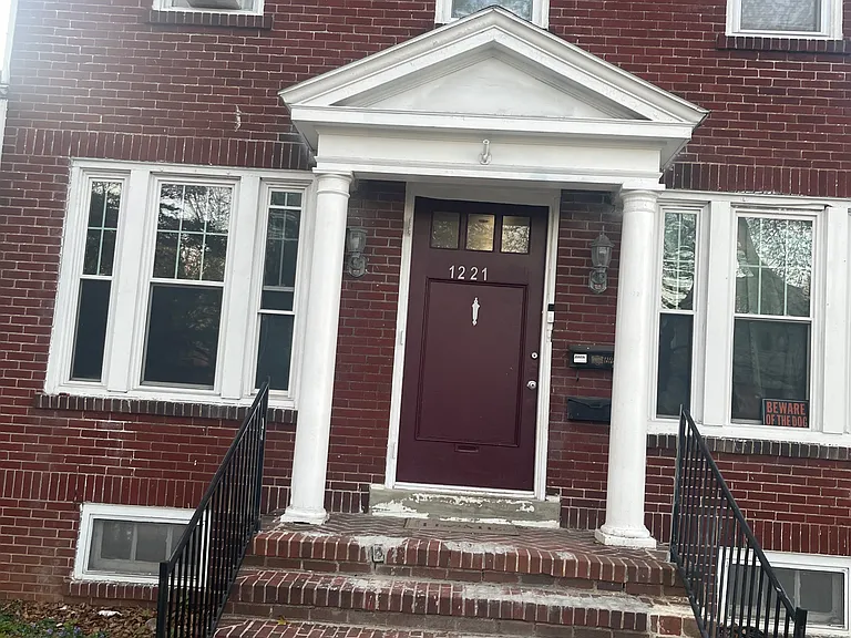 1221 W Union Blvd — Photo 1