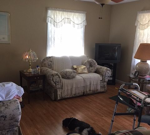 5th image of 618 Cary Ln