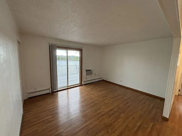 1642 Bainbridge St — Photo 4