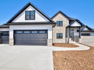 3046 Stone Fence Pl, Green Bay, WI 54311