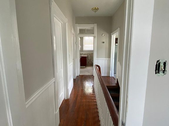Hallway reverse view