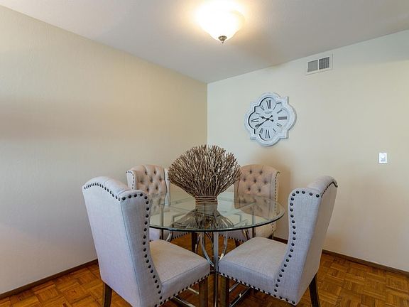 5th image of 584 Latimer Cir
