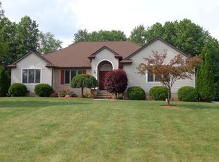 1890 Lori Ln, Hermitage, PA 16148