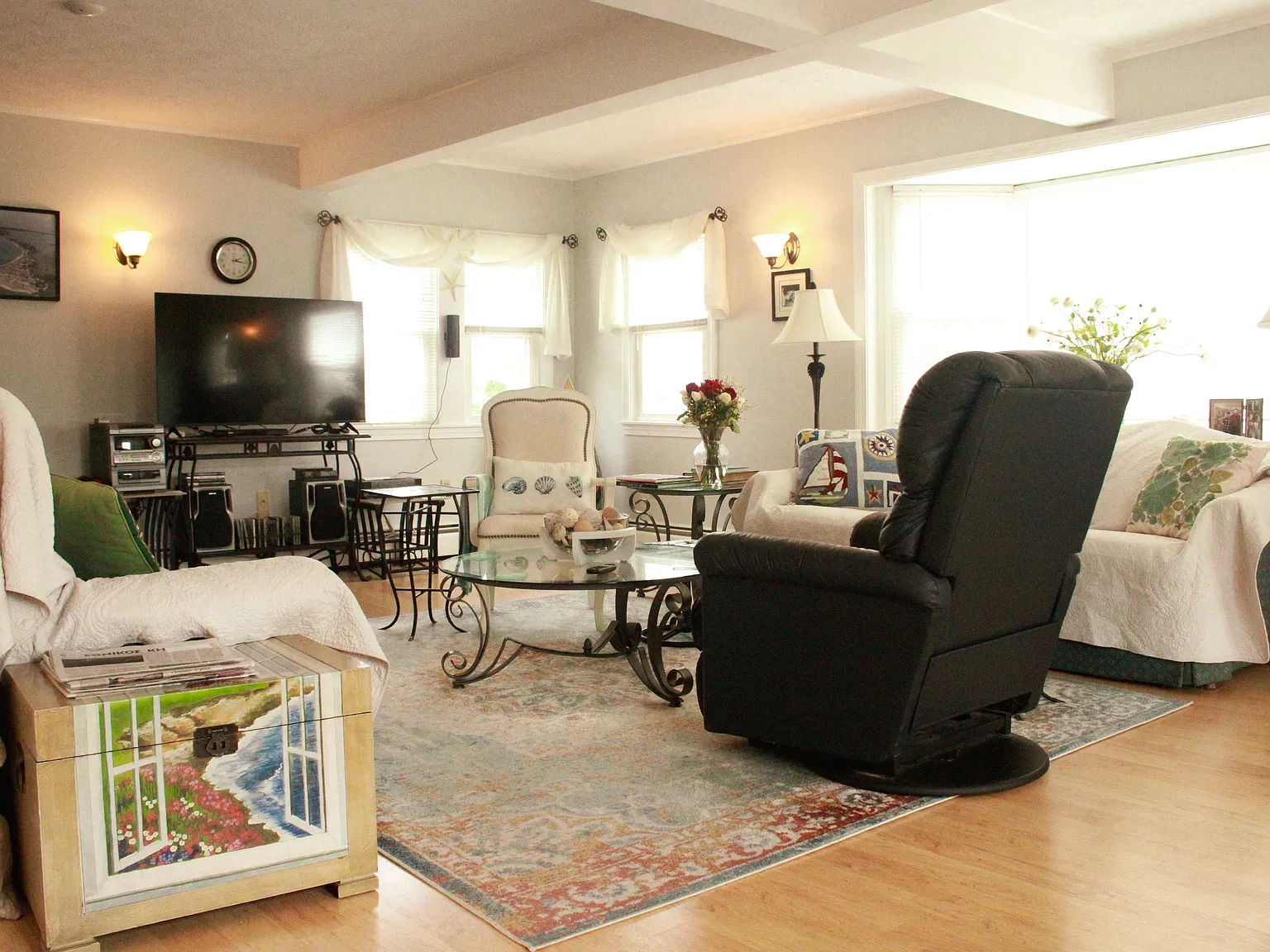 3 bed, 1.5 bath, 1308 sqft, $2,000 — Photo 3