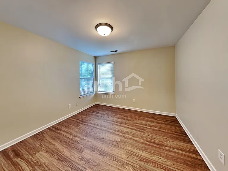 484 Albion Cir — Photo 19