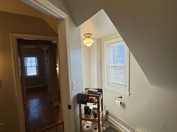 4th image of 610 17th Ave NE