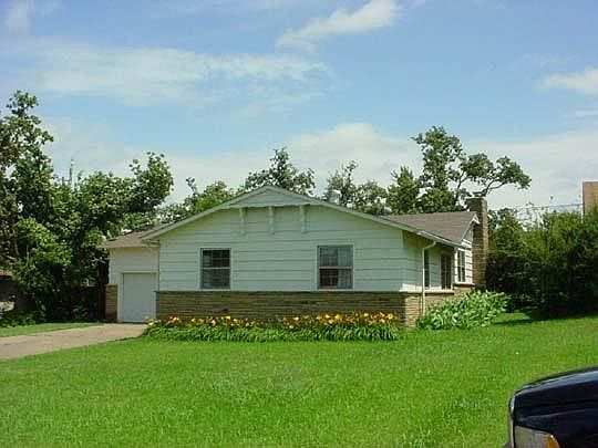 1st image of 1513 E Osage Ave