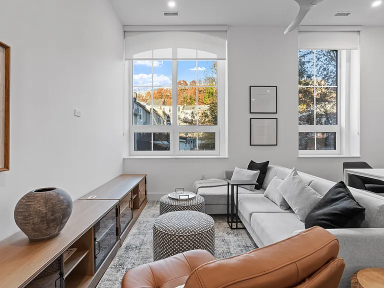 The Roe at Manayunk Apartments and Townhomes — Photo 9