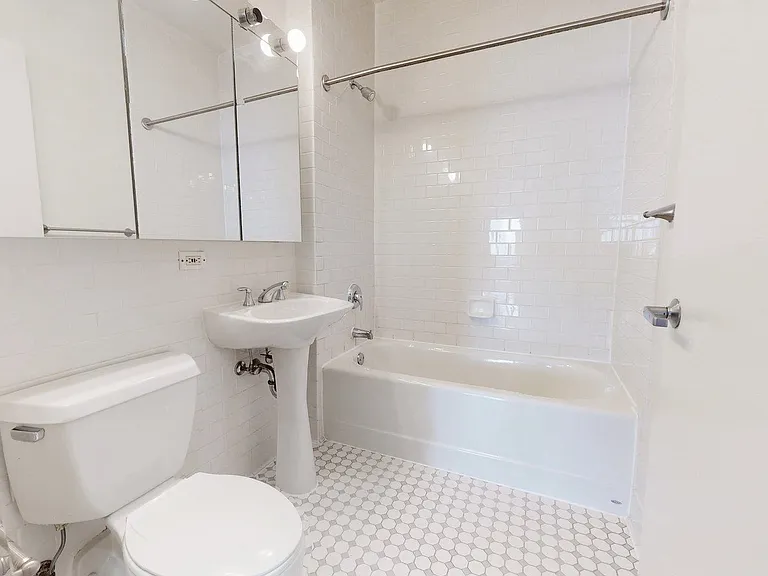 90 Washington St #21L — Photo 7