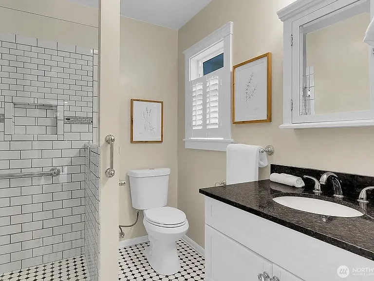 417 Avenue F — Photo 15