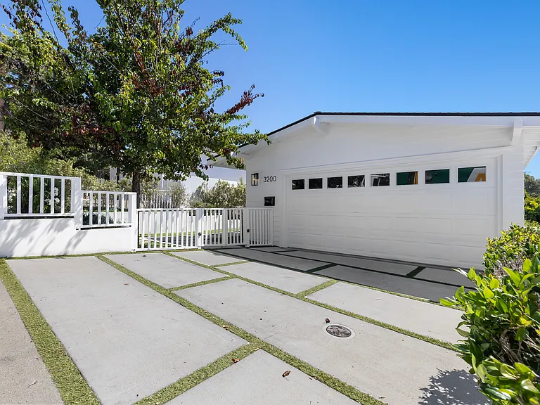 3200 N Poinsettia Ave — Photo 5