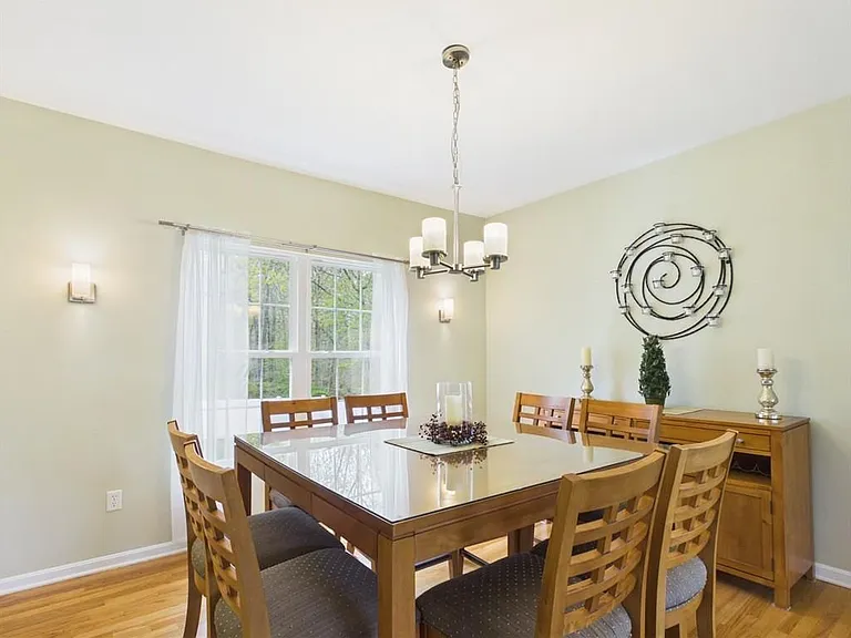 23 Beechwood Hollow St — Photo 6