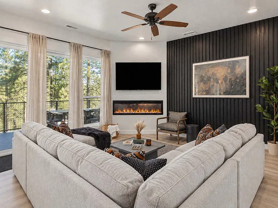 1280 W Shullenbarger Dr #ID1608826P