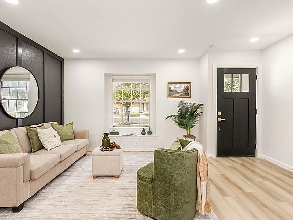 3rd image of 4802 Casa Espana