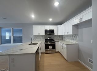 27 Isabella Ave Floor 1-2, Newark, NJ 07106