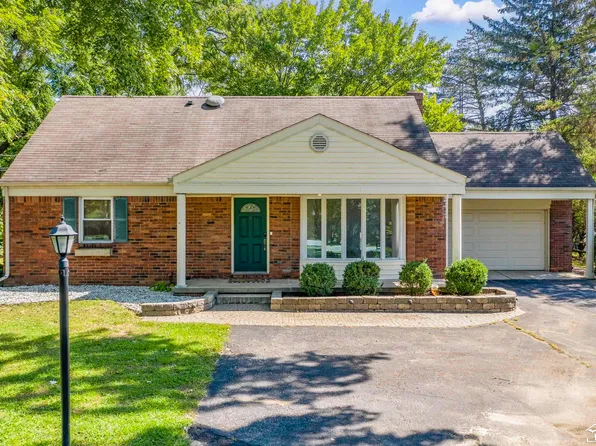 6716 Douglas Rd, Lambertville, MI 48144