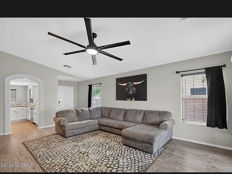 8330 S Camino Serpe — Photo 4