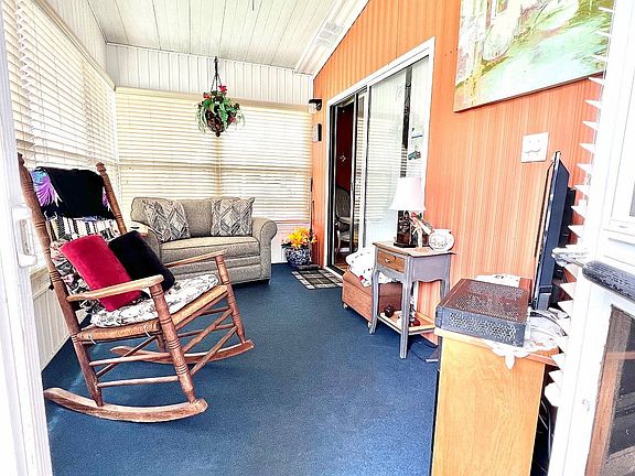 5th image of 1718 Conifer Ave #38