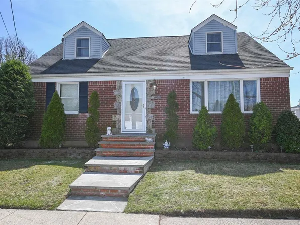 1101 Russell Street, Franklin Square, NY 11010