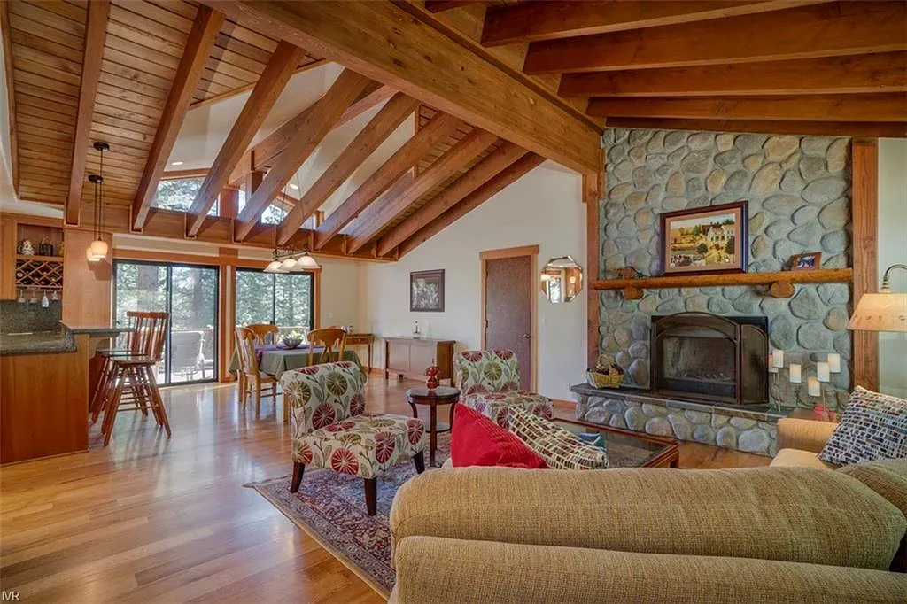 4 bed, 3.5 bath, 3298 sqft, $7,500 — Photo 3