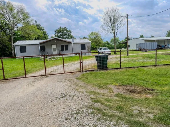 9046 Old Macey Rd, Hearne, TX 77859