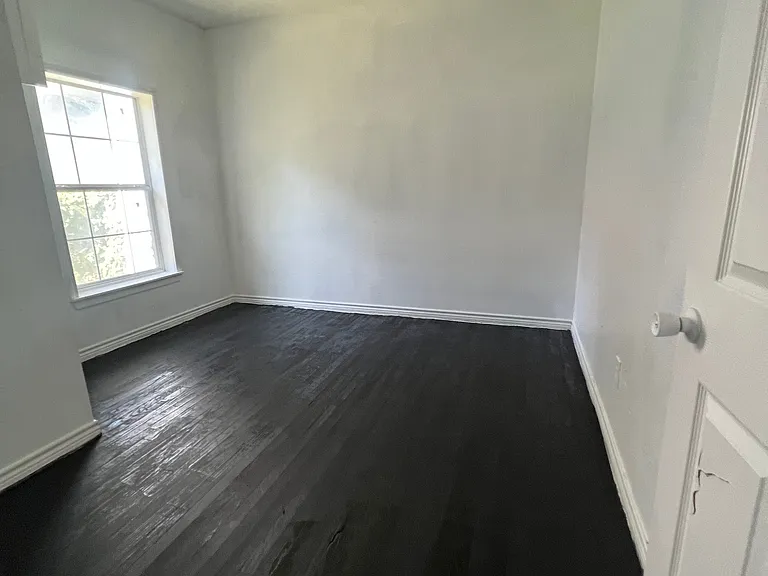1007 N Riverside Dr — Photo 8