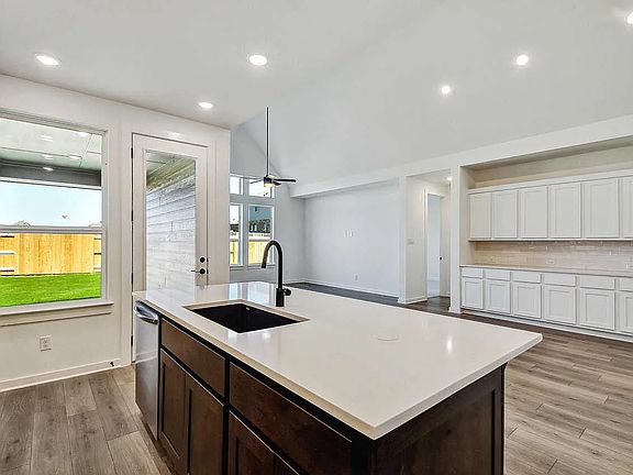 5th image of 564 Biscayne Bay Bnd