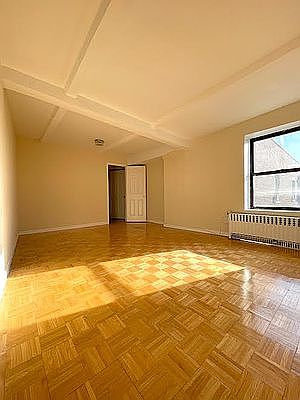 4th image of 2350 Broadway #9