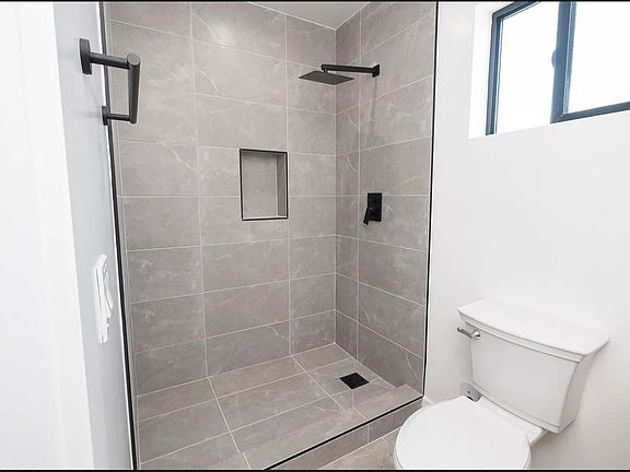 5th image of 1573-1579 Ricardo St #1575