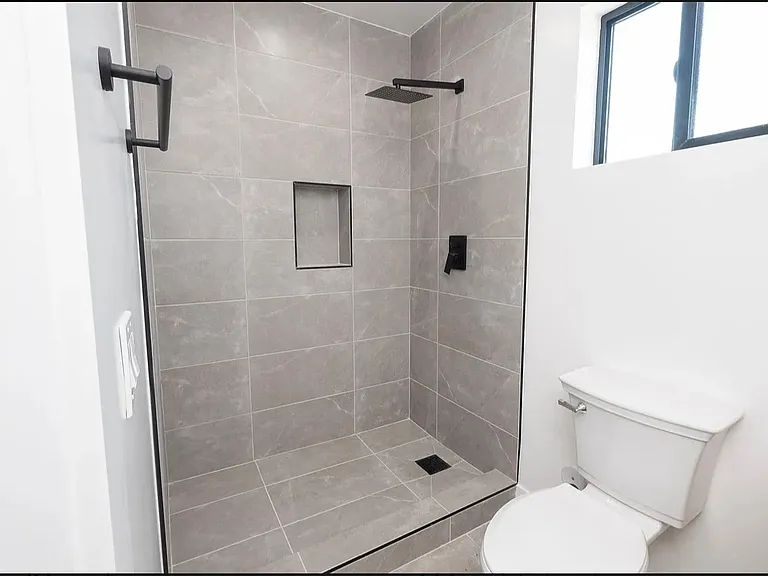 1573-1579 Ricardo St #1575 — Photo 5
