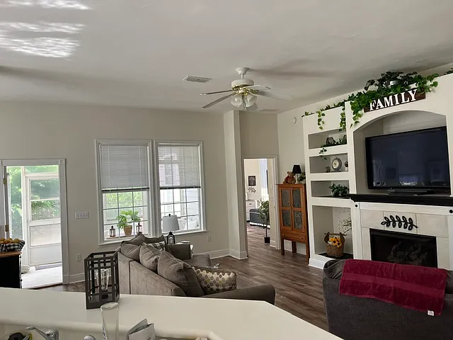 3307 Cameron Chase Dr — Photo 5