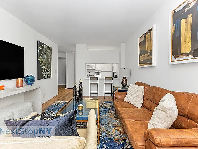 250 E 40th St #14A — Photo 3