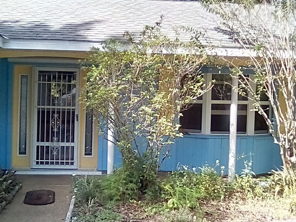 2nd image of 1022 Aster St