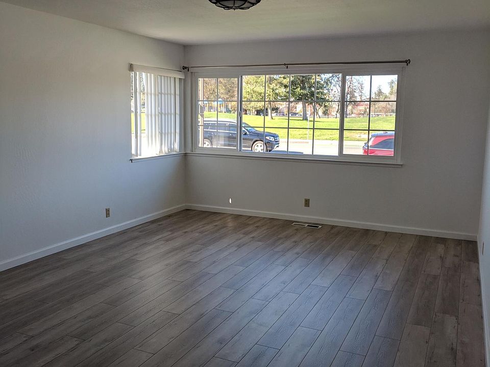 1st image of 4870 Moorpark Ave