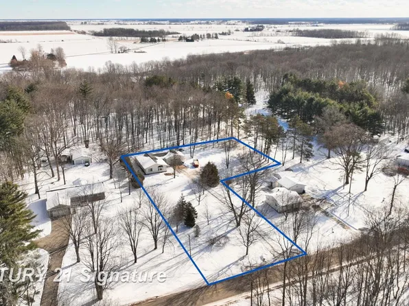 10293 Carr Rd, Saint Charles, MI 48655