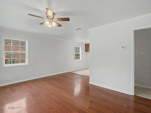5th image of 2907 Woodlawn Ave