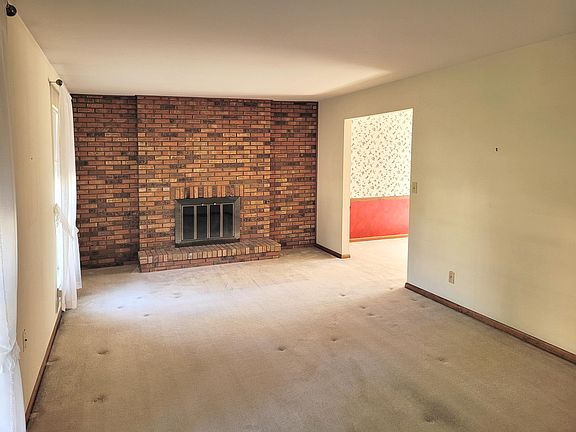 3rd image of 583 Watson Rd