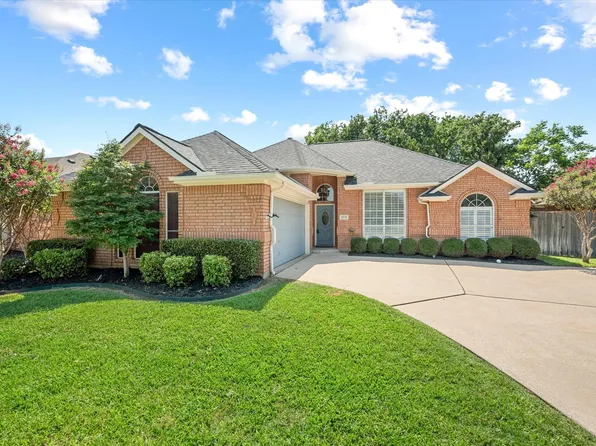 2713 Fox Glenn Ct, Hurst, TX 76054