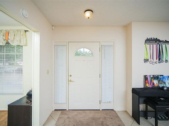 5th image of 3913 29th Ave W