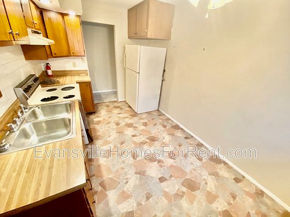 3rd image of 2550-2552 Stanley Pl #2554