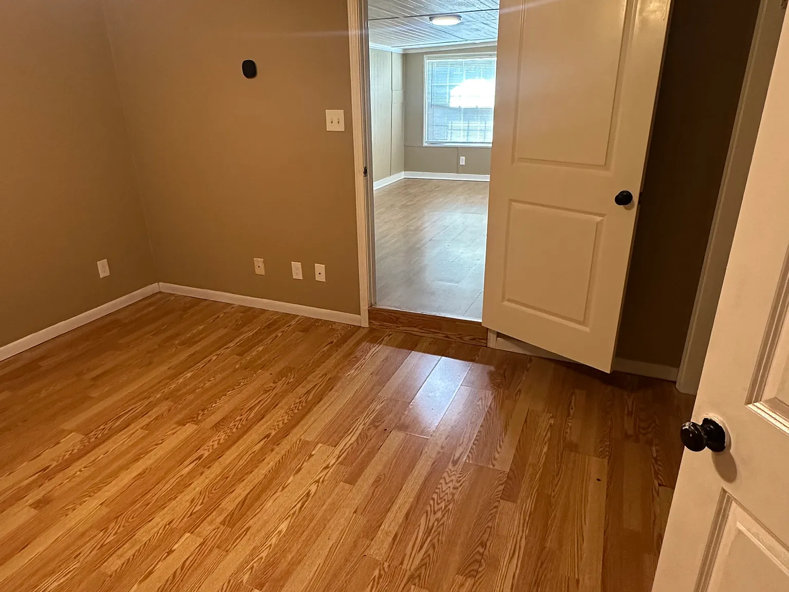 Studio, 700 sqft, $1,100 — Photo 4