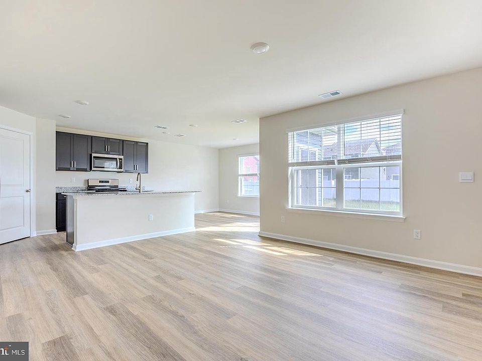 1st image of 110 Charing Cross Dr