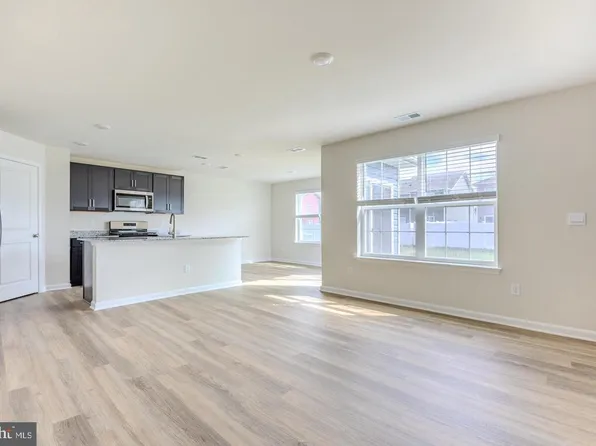 110 Charing Cross Dr, Stephens City, VA 22655