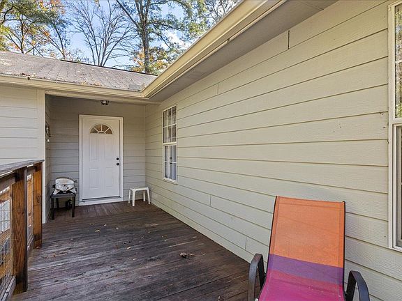3rd image of 415 Honeysuckle Dr