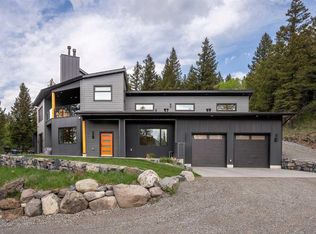 8938 SW 24th Ave, Crowsnest Pass, AB T0K0M0