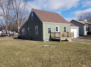 404 Winona Dr, Machesney Park, IL 61115