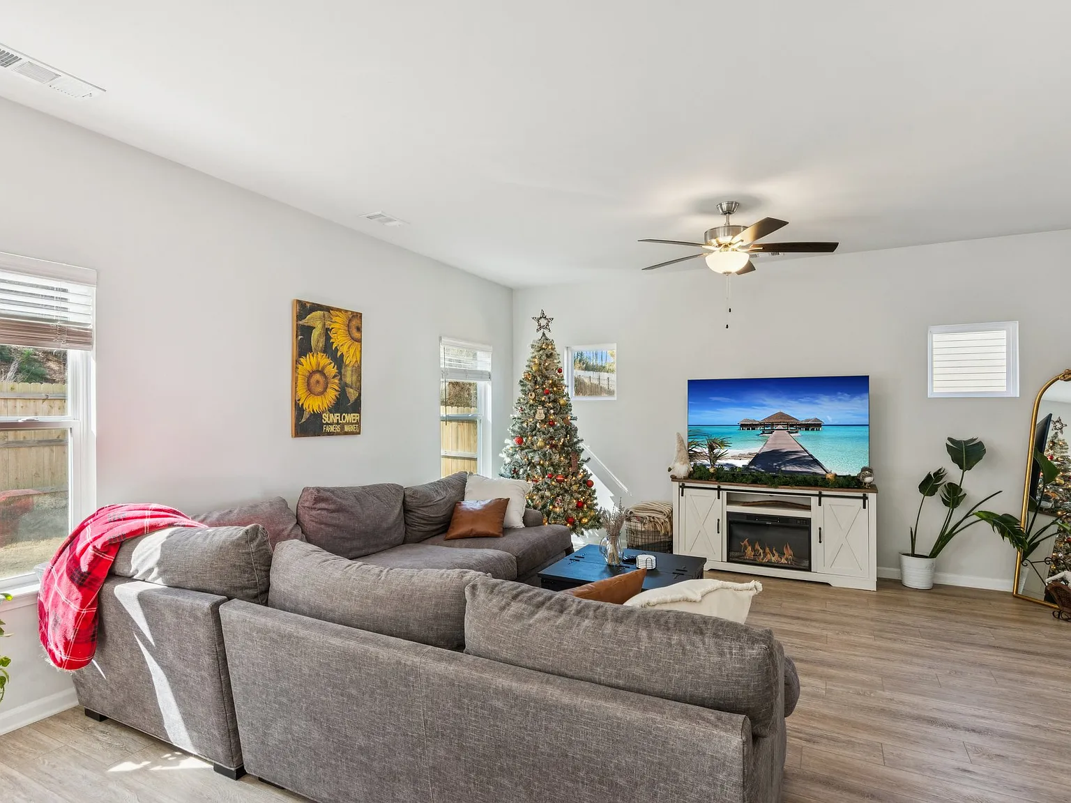 3 bed, 2.5 bath, 1855 sqft, $2,300 — Photo 4