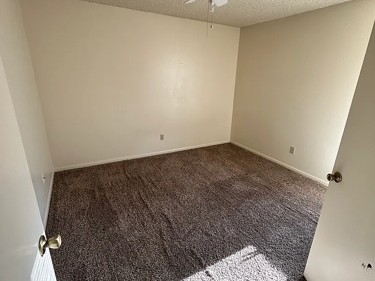 1002 Summer Court Cir #B — Photo 5